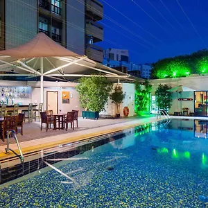 Hotel Novel Center